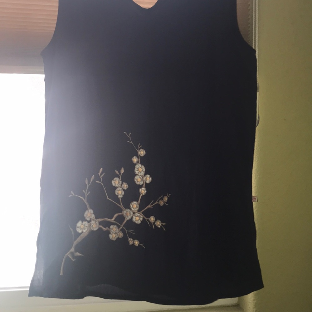 sleeveless v cut top